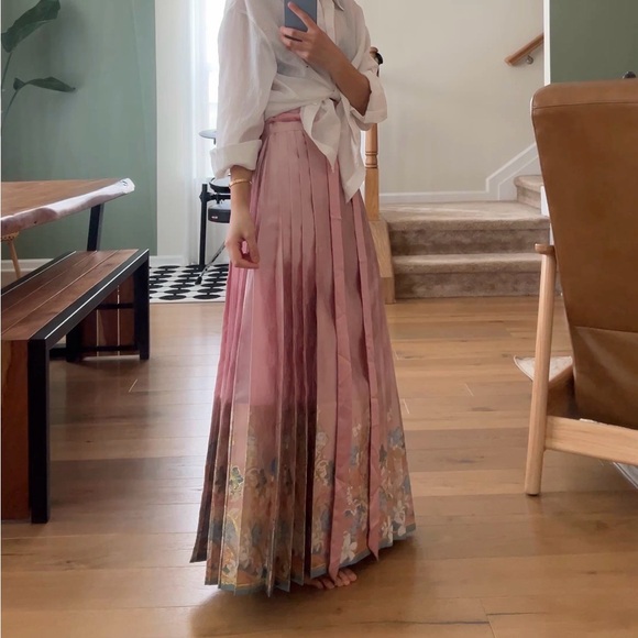 Dresses & Skirts - Elegant Pink Floral Pleated Skirt